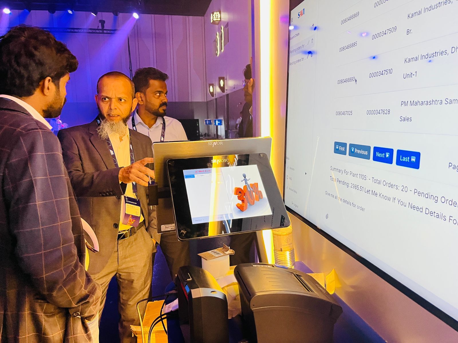 Live AI-powered SAP demo at SAVIC booth — natural language query returning real-time order, plant, and pending-quantity data from SAP