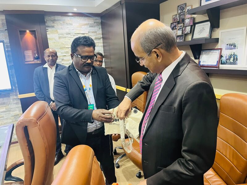 SAVIC and Leader Healthcare Group leadership exchanging gifts to mark the start of the SAP DRC project